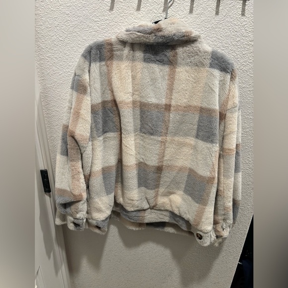 Pink Lily Sherpa - Picture 3 of 4